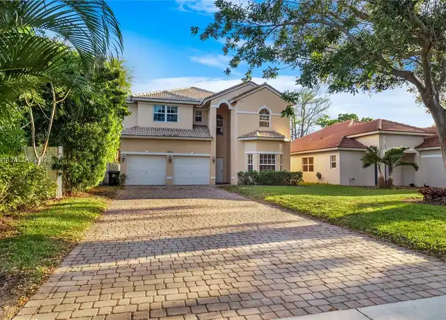Property at 2136 NW 4th St, Fort Lauderdale, FL, 33311, 4 beds, 3 baths, [object Object]