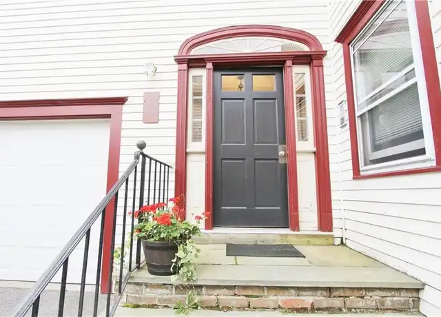 Property at 31 Franklin St #2, Newport, RI, 02840, 2 beds, 1 bath, [object Object]