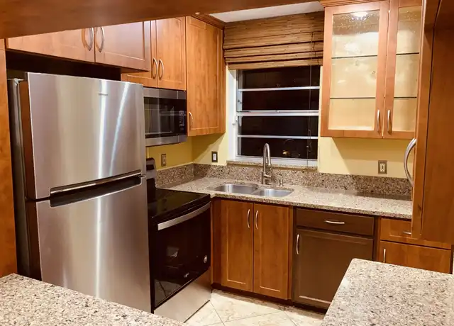 Property at 1638 Embassy Dr #407, West Palm Beach, FL, 33401, 1 bed, 1 bath, [object Object]