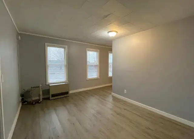 Property at 68 Orange St Unit 68-3 Orange, Manchester, NH, 03104, 2 beds, 1 bath, [object Object]