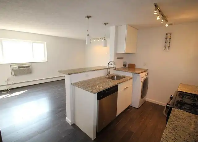 Property at Chelsea Red Door Living - 18240 Detroit Ave, Lakewood, OH, 44107, 1-2 bed, 1 bath, [object Object]