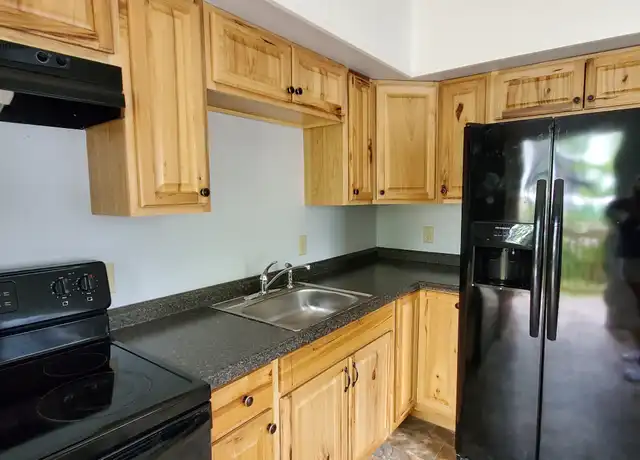 Property at 191 Center St Unit 2, Bangor, ME, 04401, 3 beds, 1 bath, [object Object]
