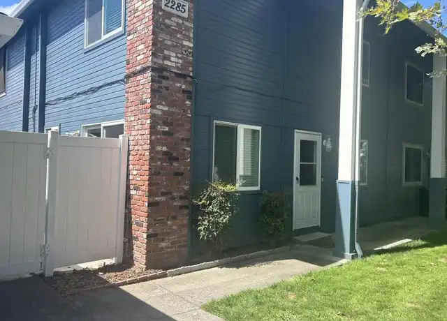 Property at 2285 Poplar Dr Unit 1, Medford, OR, 97504, 2 beds, 1.5 baths, [object Object]