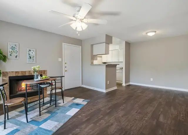 Photo of 1303 Gears Rd, Houston, TX 77067