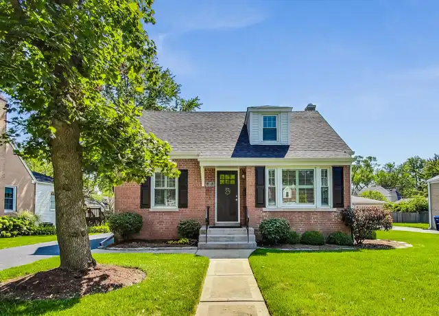 Property at 105 Hiawatha Dr, Clarendon Hills, IL, 60514, 3 beds, 2.5 baths, [object Object]