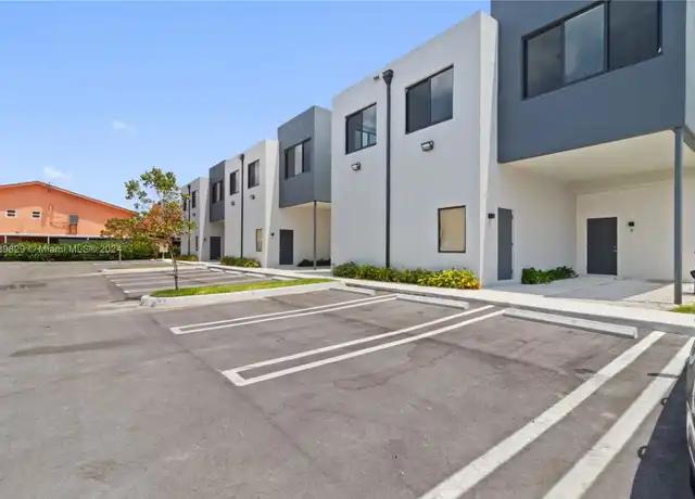 Property at 135 SW 114th Ave, Miami, FL, 33174, 3 beds, 2.5 baths, [object Object]