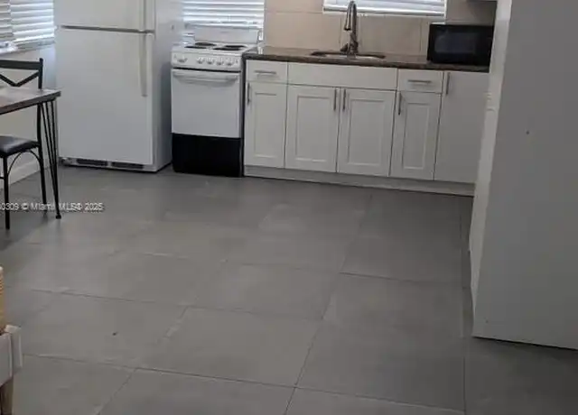 Property at 2822 Pine Tree Dr Unit 7, Miami Beach, FL, 33140, 0 beds, 1 bath, [object Object]