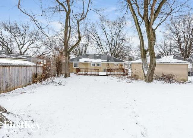 Photo of 842 Navajo Dr, Carpentersville, IL 60110