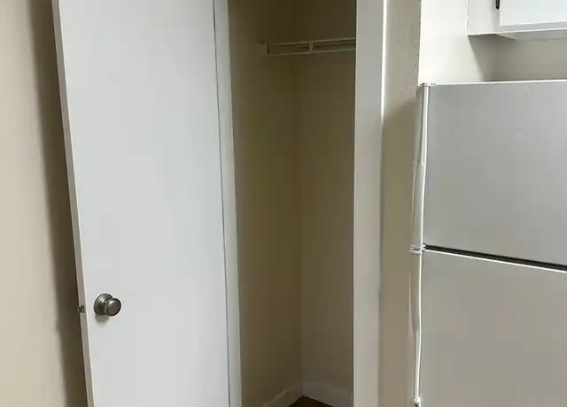 Property at 614 S Oakes St, Tacoma, WA, 98405, 1 bed, 1 bath, [object Object]
