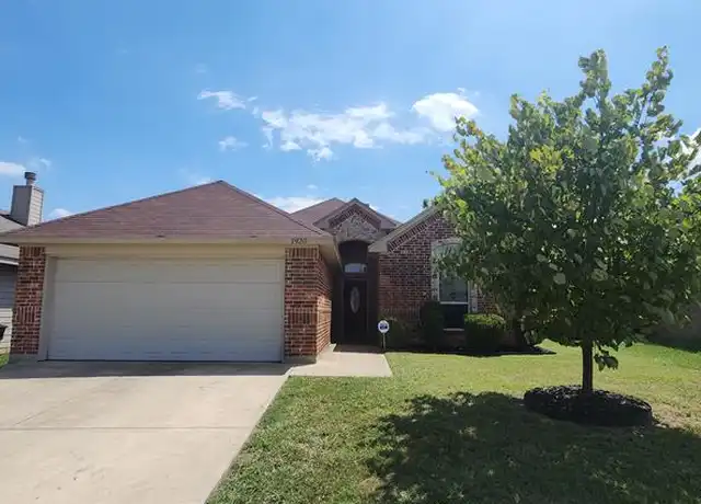 Property at 1920 Belshire Ct, Fort Worth, TX, 76140, 3 beds, 2 baths, [object Object]