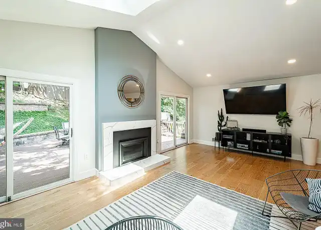 Property at 7913 Double Creek Ct, Springfield, VA, 22153, 3 beds, 3 baths, [object Object]