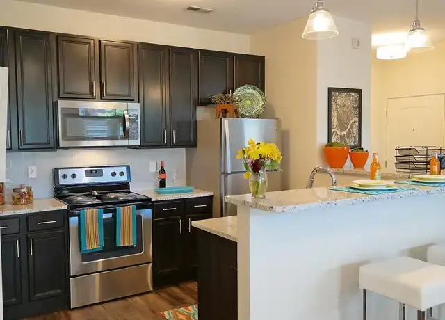 Property at DeSales Flats Apartments* - 3001-A Woodburn Ave, Cincinnati, OH, 45206, 1 bed, 1 bath, [object Object]