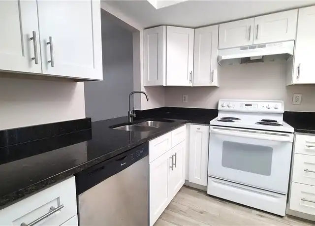 Property at 930 SW 47th Ter Unit 5, Cape Coral, FL, 33914, 2 beds, 2 baths, [object Object]