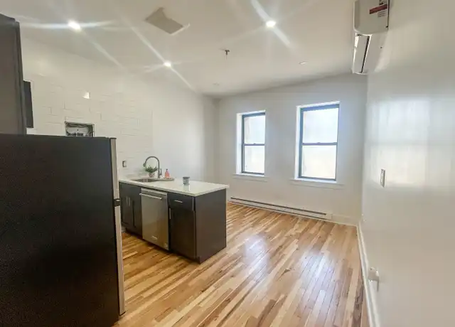 Property at 209 Bank St #204, New London, CT, 06320, 1 bed, 1 bath, [object Object]