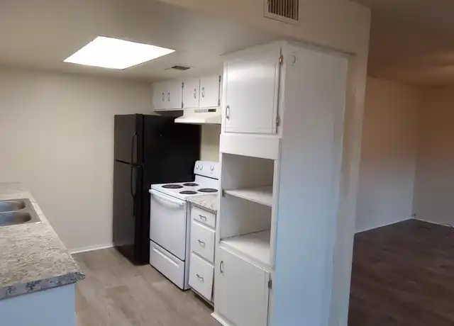 Property at 1410 N Mary St Unit 11, Comanche, TX, 76442, 2 beds, 1 bath, [object Object]