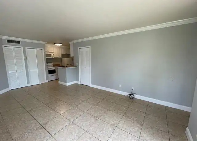 Property at 185 Santa Clara Dr Unit 8, Naples, FL, 34104, 1 bed, 1 bath, [object Object]