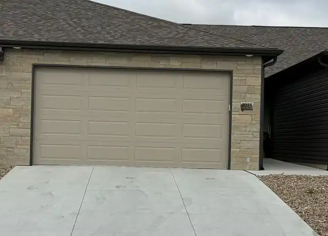 Property at 6958 Claystone Dr, Lincoln, NE, 68521, 2 beds, 2.5 baths, [object Object]