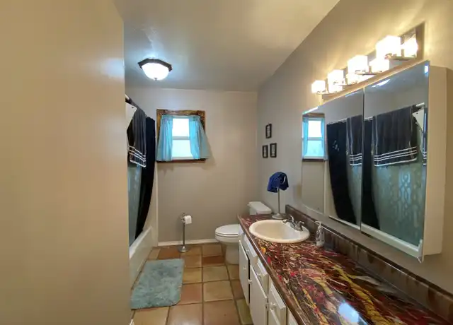 Property at 60 Wisdom Rd, Pleasanton, TX, 78064, 5 beds, 3 baths, [object Object]