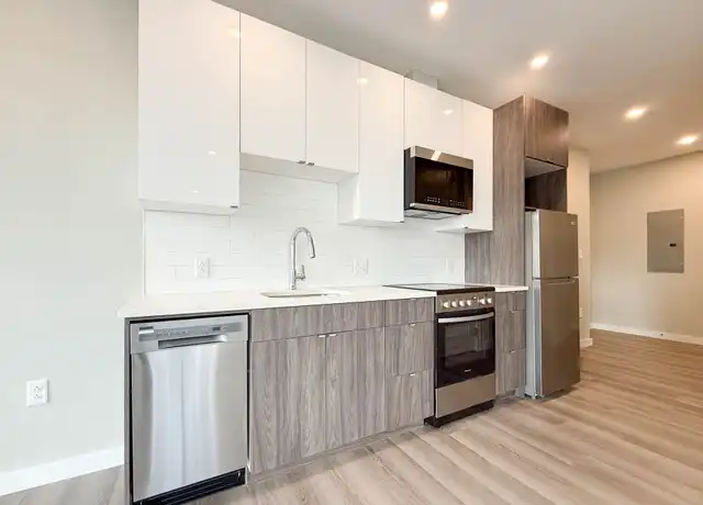 Property at 4 Beale St Unit 2, Dorchester Center, MA, 02124, 1 bed, 1 bath, [object Object]