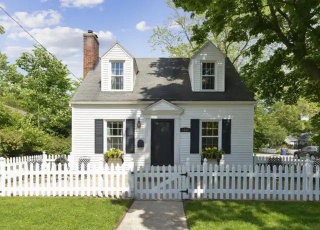 Property at 820 Monroe Ave NW, Grand Rapids, MI, 49503, 3 beds, 2 baths, [object Object]