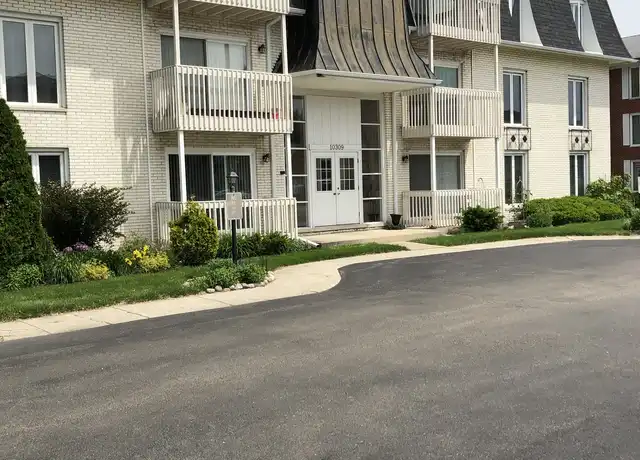 Property at 10309 Circle Dr #101, Oak Lawn, IL, 60453, 1 bed, 1 bath, [object Object]