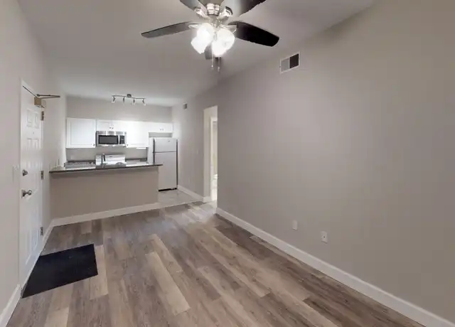 Property at 1700 Clinch Ave #104, Knoxville, TN, 37916, 3 beds, 2 baths, [object Object]