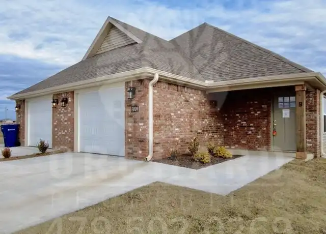 Property at 3001 N Conway Dr, Siloam Springs, AR, 72761, 3 beds, 2 baths, [object Object]