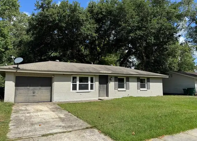 Property at 207 Walnut St, Mandeville, LA, 70471, 3 beds, 2 baths, [object Object]