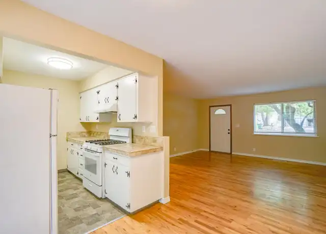 Property at Kenny Woods - 5555 Kenny St, Lake Oswego, OR, 97035, 2 beds, 1 bath, [object Object]