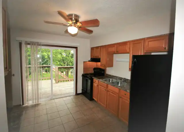 Property at 921 Pius Ln Unit 921-4, Bettendorf, IA, 52722, 2 beds, 1 bath, [object Object]