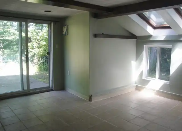 Property at 24 Sumner St Unit 1, Gloucester, MA, 01930, 1 bed, 1 bath, [object Object]