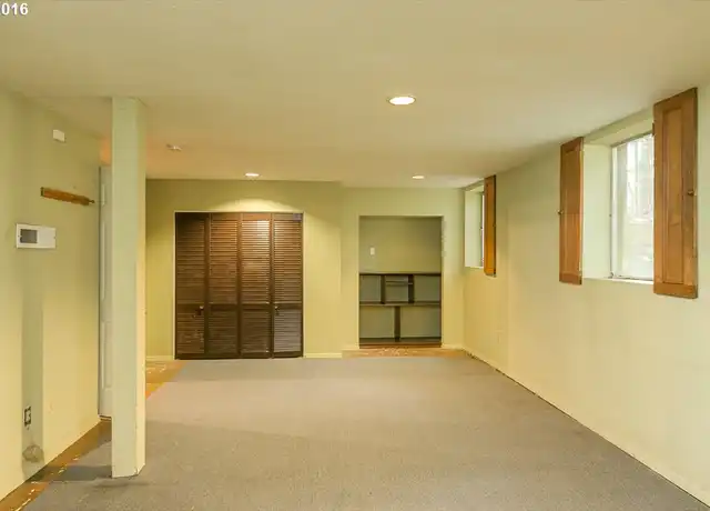 Property at 1041 SW Vista Ave, Portland, OR, 97205, 1 bed, 1 bath, [object Object]