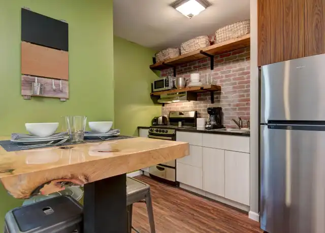 Property at Greenway Studios-Studio - 940 E Webster St, Springfield, MO, 65802, 0 beds, 1 bath, [object Object]