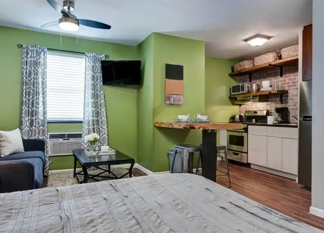 Property at Greenway Studios-Studio - 940 E Webster St, Springfield, MO, 65802, 0 beds, 1 bath, [object Object]
