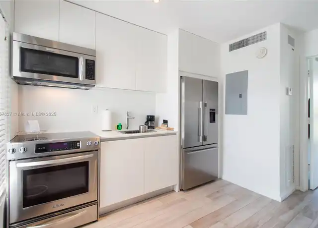 Property at 285 Sunrise Dr #210, Key Biscayne, FL, 33149, 1 bed, 1 bath, [object Object]