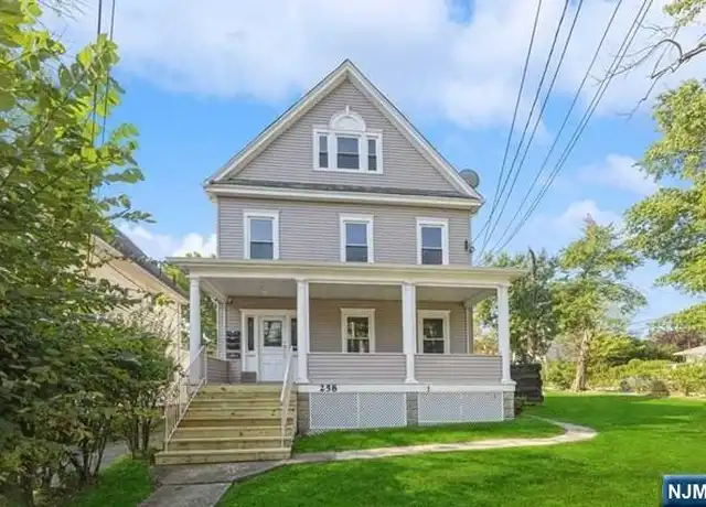 Property at 258 W Englewood Ave Unit 3, Englewood, NJ, 07631, 2 beds, 1 bath, [object Object]