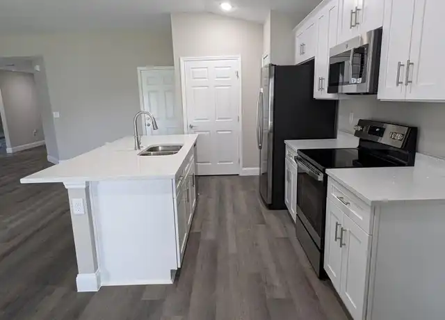 Property at 174 Kroll Ln, Lady Lake, FL, 32159, 3 beds, 2 baths, [object Object]