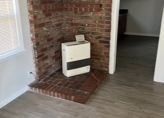 Property at 19120 1st Ave, Weed, CA, 96094, 2 beds, 1 bath, [object Object]