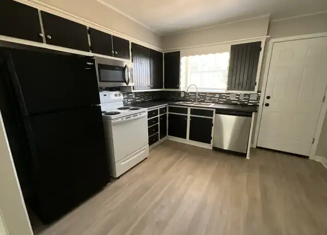 Property at 220 Bois D Arc St Unit 300, Canton, TX, 75103, 2 beds, 1 bath, [object Object]