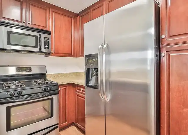 Property at 21450 Burbank Blvd, Woodland Hills, CA, 91367, 1 bed, 1 bath, [object Object]