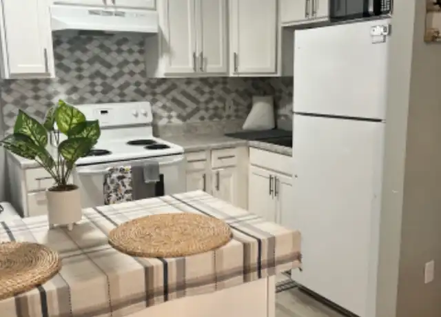 Property at 7123 Glendale Ave, Youngstown, OH, 44512, 1 bed, 1 bath, [object Object]