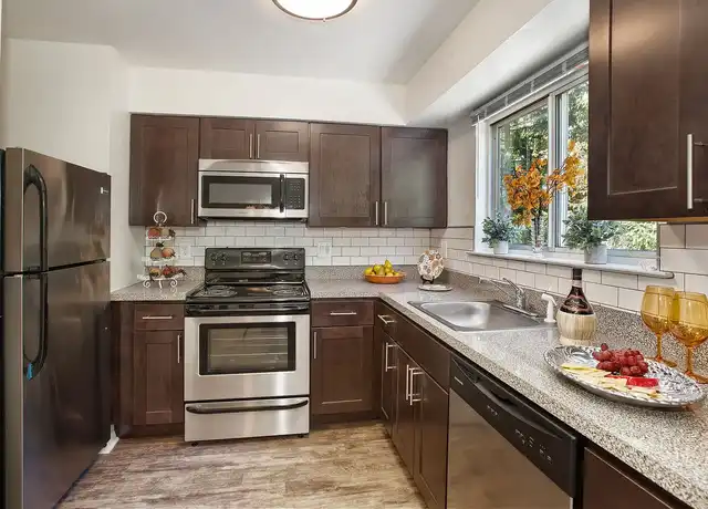 Property at Overlook at Flanders - 100 Oakwood Vlg, Flanders, NJ, 07836, 1-2 bed, 1-2 bath, [object Object]