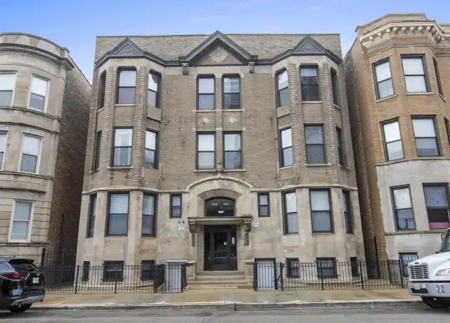 Property at 908 W Montrose Ave, Chicago, IL, 60613, 3 beds, 1 bath, [object Object]