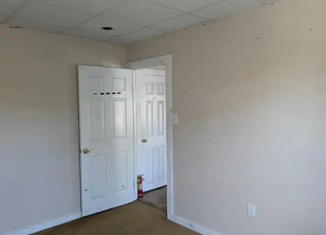 Property at 437 Bay St Unit 3, Taunton, MA, 02780, 1 bed, 1 bath, [object Object]