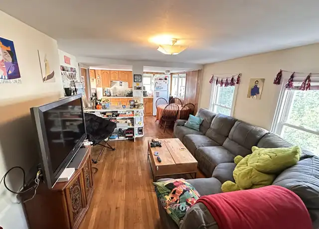 Property at 28 Cherry St Unit 2, Somerville, MA, 02144, 4 beds, 1 bath, [object Object]