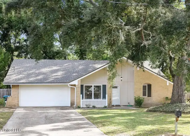 Property at 8 Hartford Pl, Gulfport, MS, 39507, 3 beds, 2 baths, [object Object]
