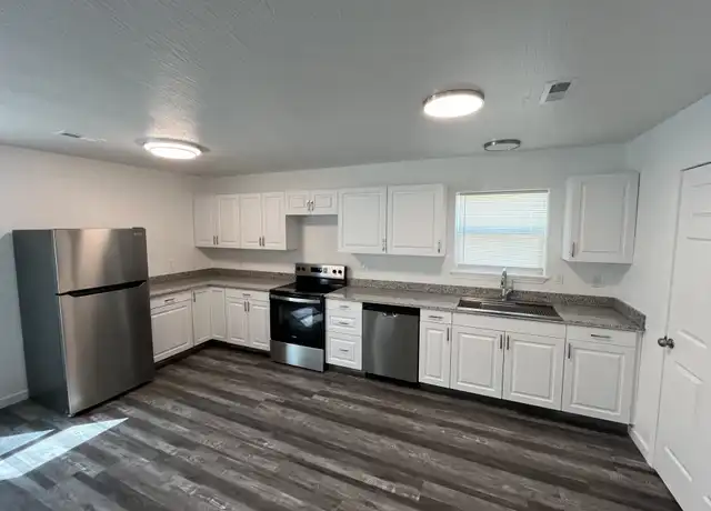 Property at 949 Saint Louis St, Lebanon, MO, 65536, 2 beds, 2 baths, [object Object]