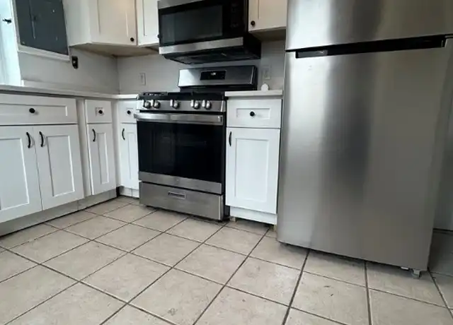 Property at 374 Thames St, Newport, RI, 02840, 4 beds, 1 bath, [object Object]