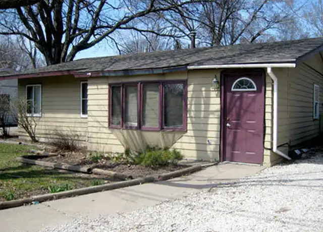 Property at 505 W University Ave, Champaign, IL, 61820, 3 beds, 1 bath, [object Object]