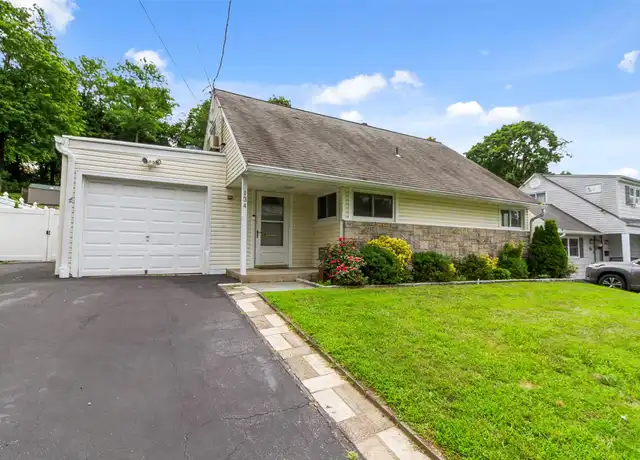 Property at 134 Gailmore Dr, Yonkers, NY, 10710, 3 beds, 2 baths, [object Object]
